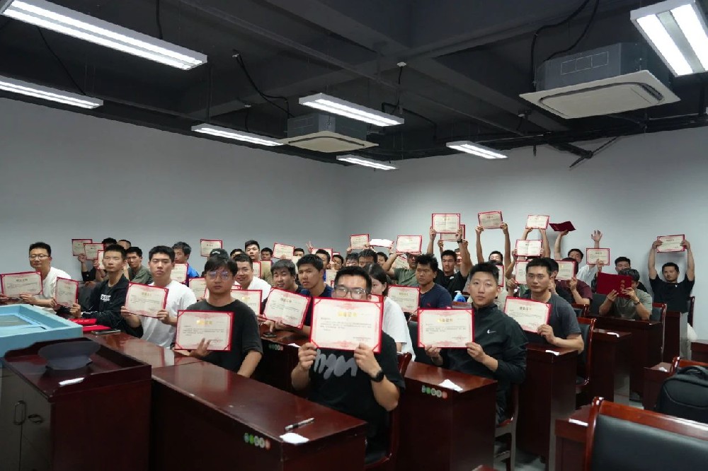 企業(yè)動(dòng)態(tài)丨2025年江蘇省“政校企”合作培訓(xùn)班暨南京市退役軍人無(wú)人機(jī)飛控師特色培訓(xùn)圓滿收官！